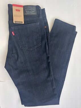 NWT Levi’s 711 Dark Wash Skinny Jeans Size 27